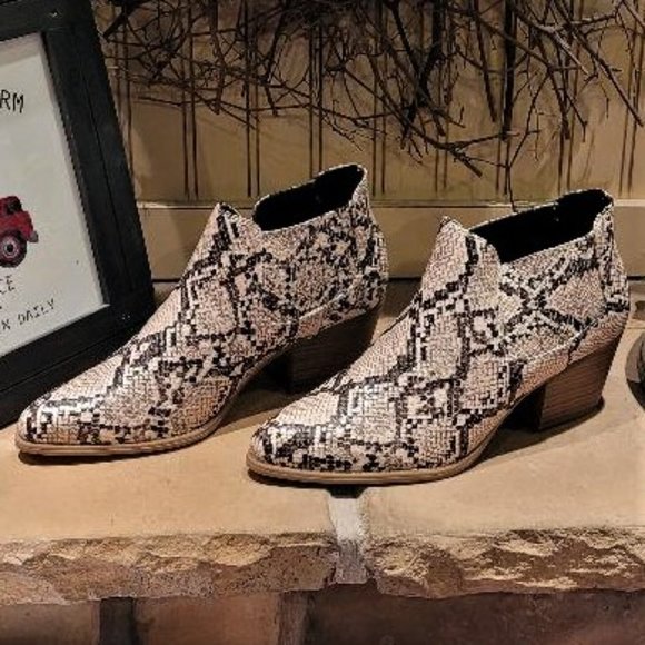 NWOT Eettaro Womens Chelsea Snakeskin Print Block-Heel Ankle Boots (Size 10M) - Picture 5 of 7